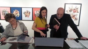 Valentina Mir e il critico Giuseppe Frazzetto all'inaugurazione della mostra Miramorphoses - aprile 2015